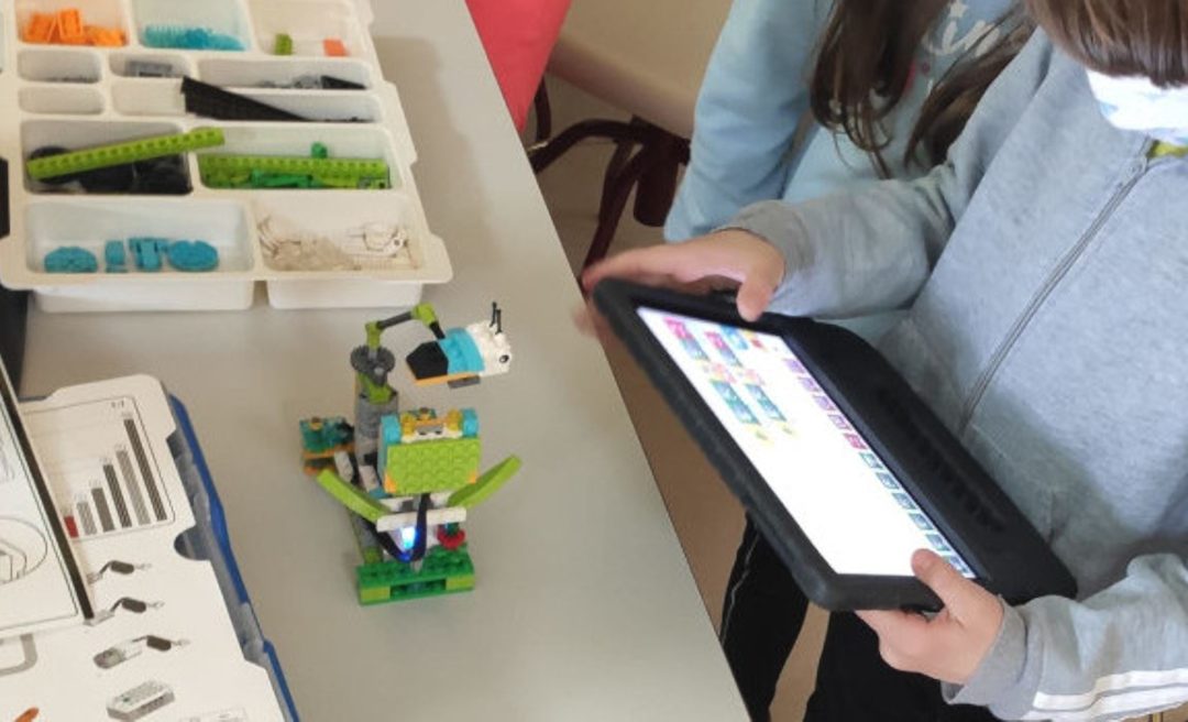 ‘DigiCraft Infancia Vulnerable’: 4 años llevando las competencias digitales a las aulas de Cruz Roja Juventud y Save The Children España
